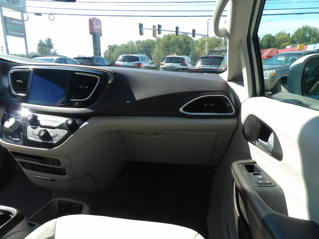 Chrysler Pacifica Touring-L Plus FWD 2017