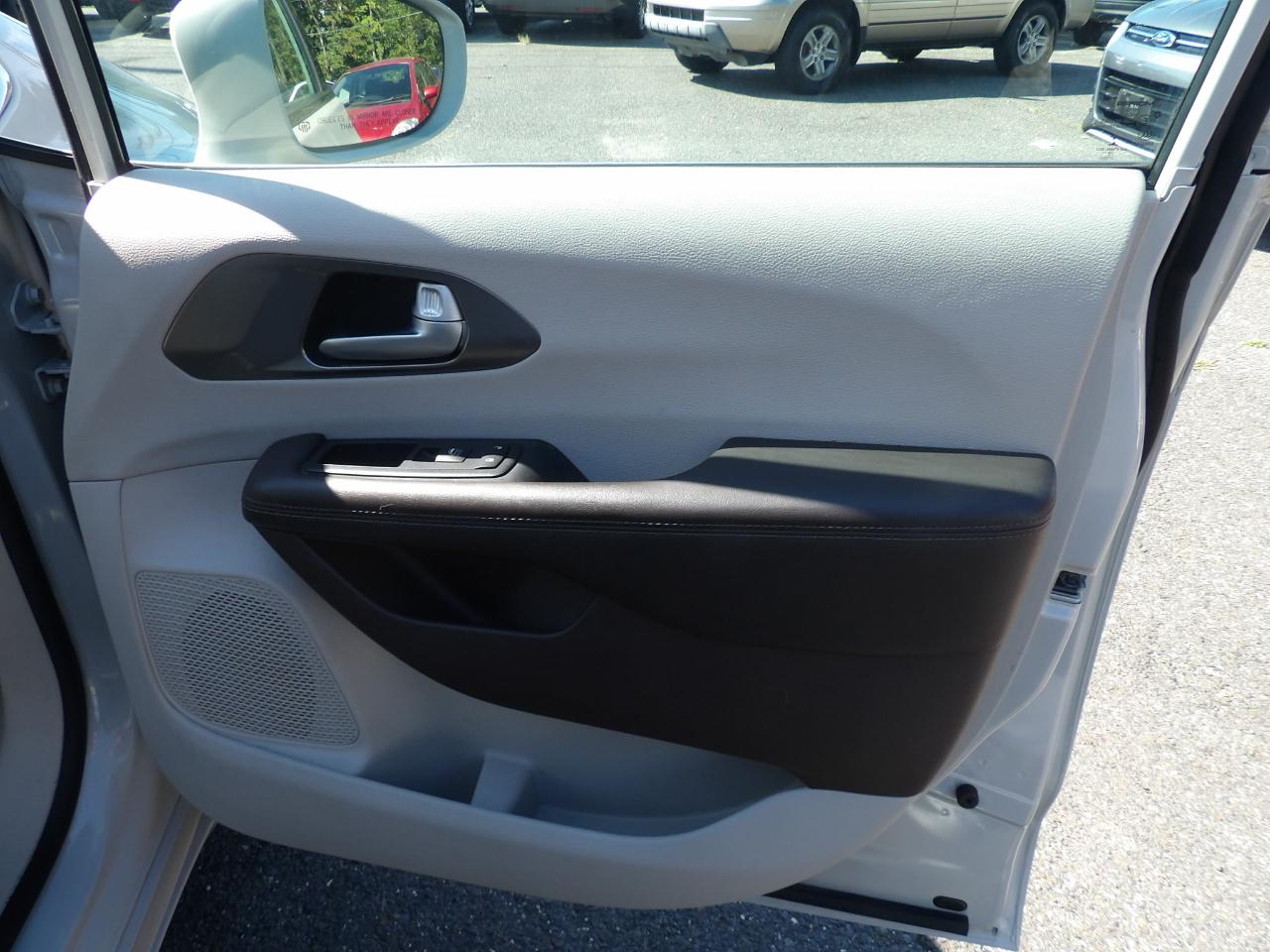 Chrysler Pacifica Touring-L Plus FWD 2017