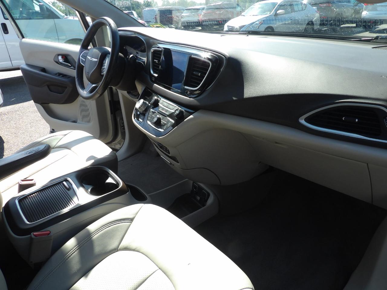 Chrysler Pacifica Touring-L Plus FWD 2017
