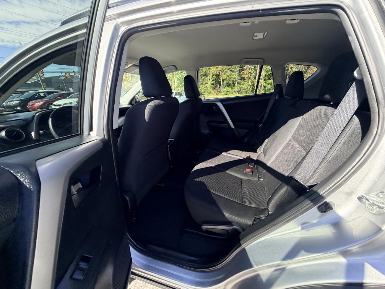 Toyota RAV4 AWD 4dr LE (Natl) 2016