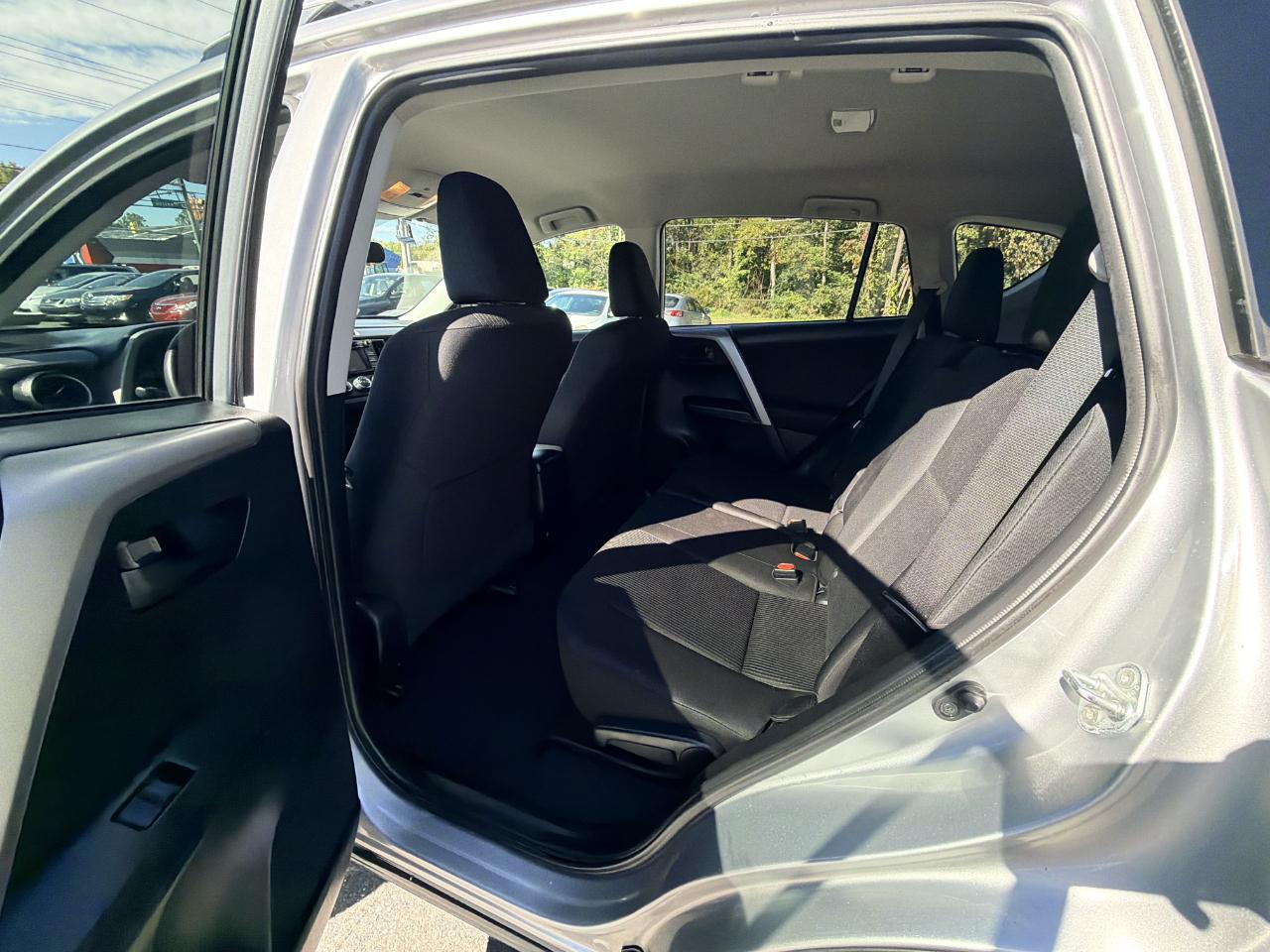 Toyota RAV4 AWD 4dr LE (Natl) 2016