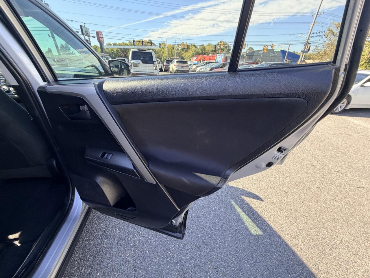 Toyota RAV4 AWD 4dr LE (Natl) 2016