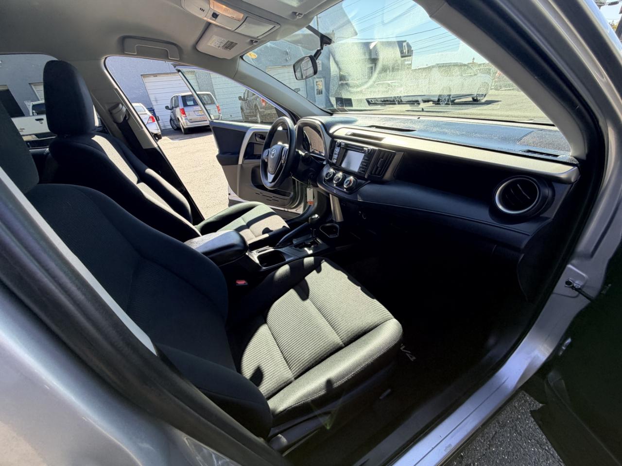 Toyota RAV4 AWD 4dr LE (Natl) 2016