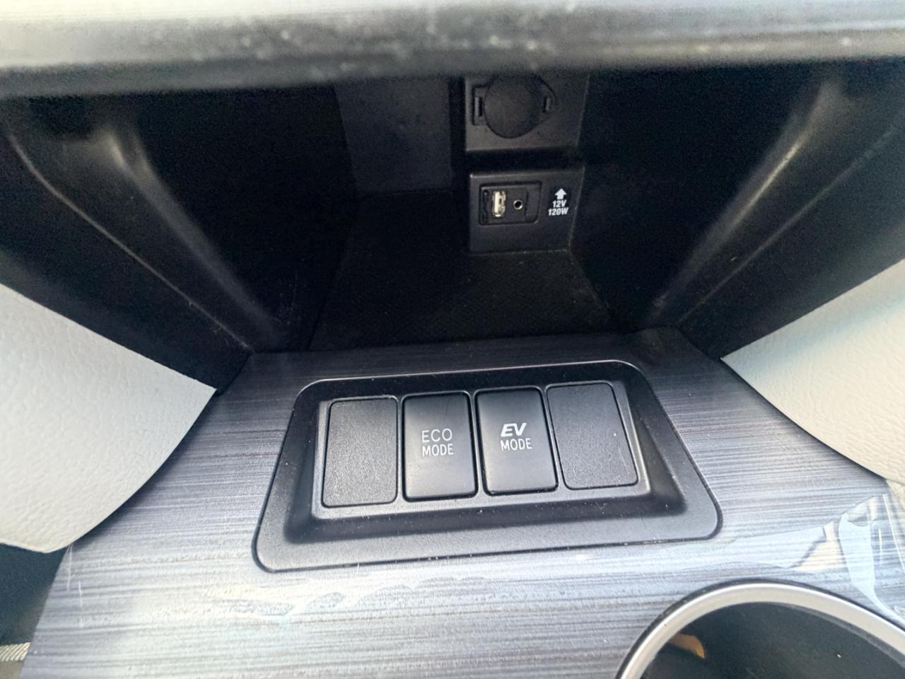 Toyota Camry Hybrid 4dr Sdn XLE (Natl) 2012