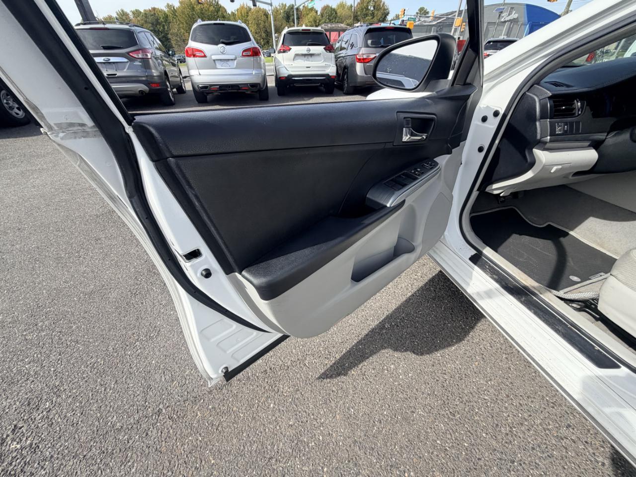 Toyota Camry Hybrid 4dr Sdn XLE (Natl) 2012