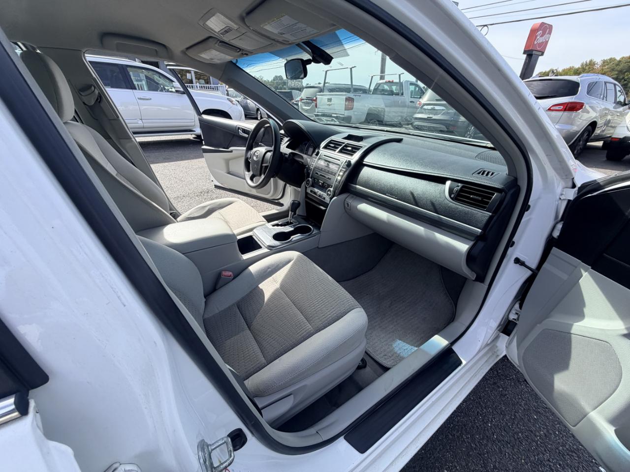 Toyota Camry Hybrid 4dr Sdn XLE (Natl) 2012