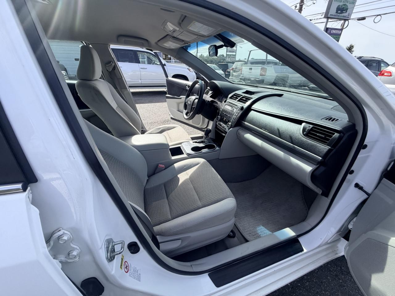 Toyota Camry Hybrid 4dr Sdn XLE (Natl) 2012