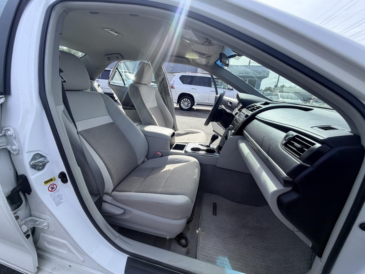 Toyota Camry Hybrid 4dr Sdn XLE (Natl) 2012