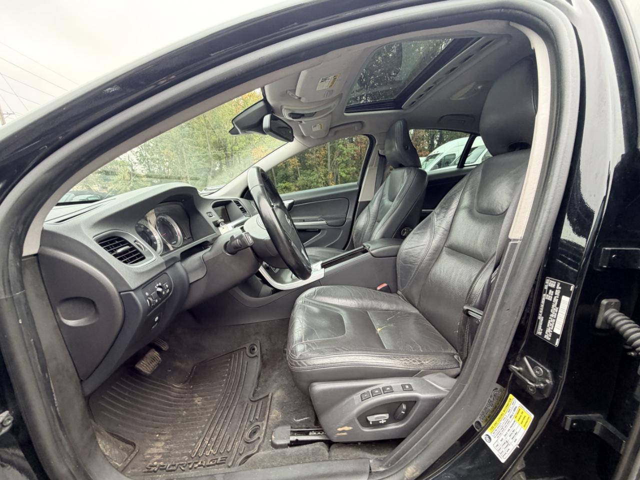 Volvo S60 FWD 4dr Sdn T5 2012