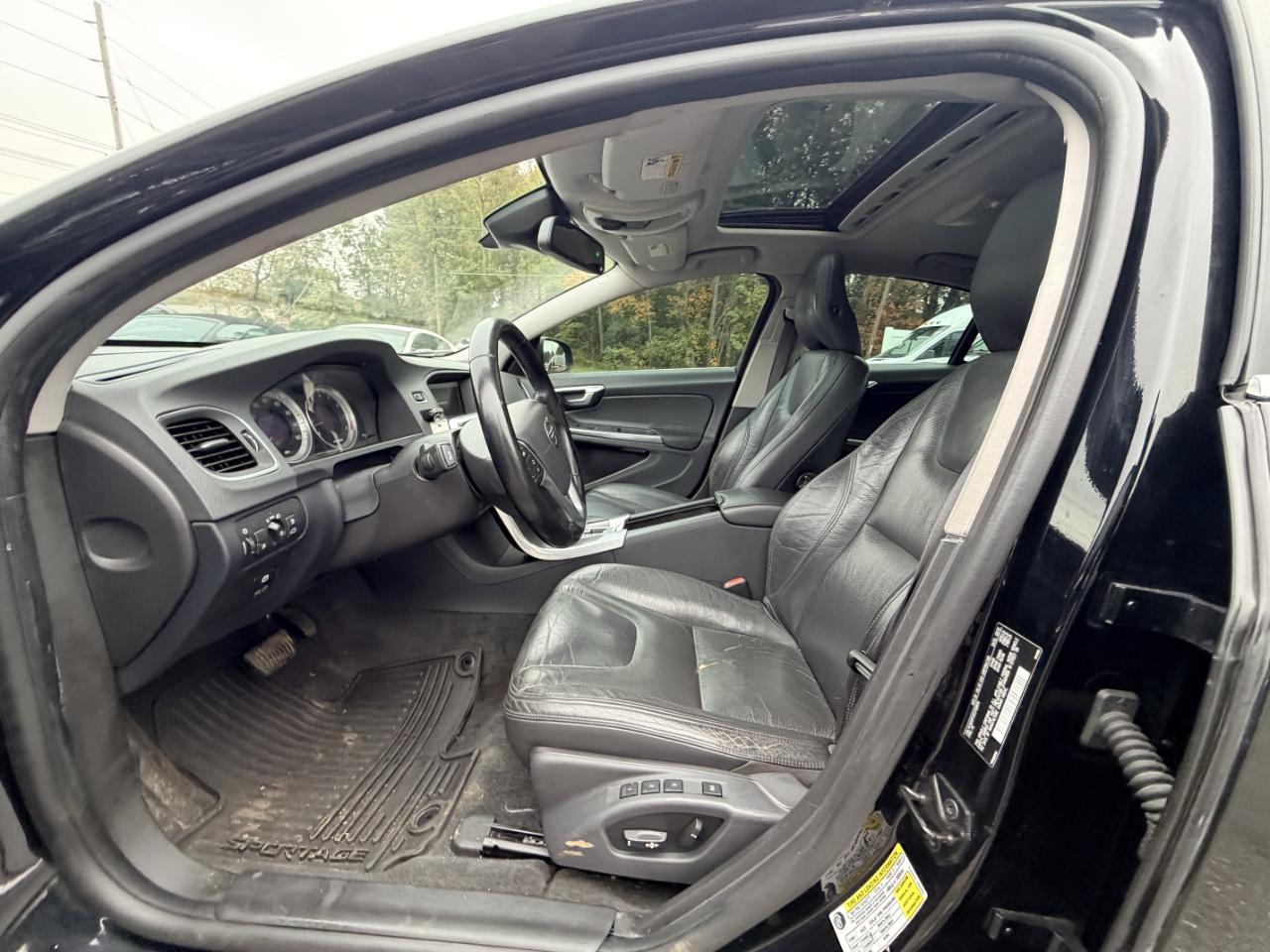 Volvo S60 FWD 4dr Sdn T5 2012