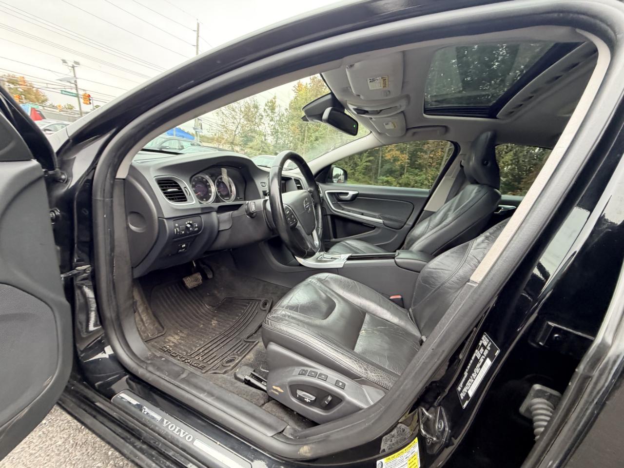 Volvo S60 FWD 4dr Sdn T5 2012