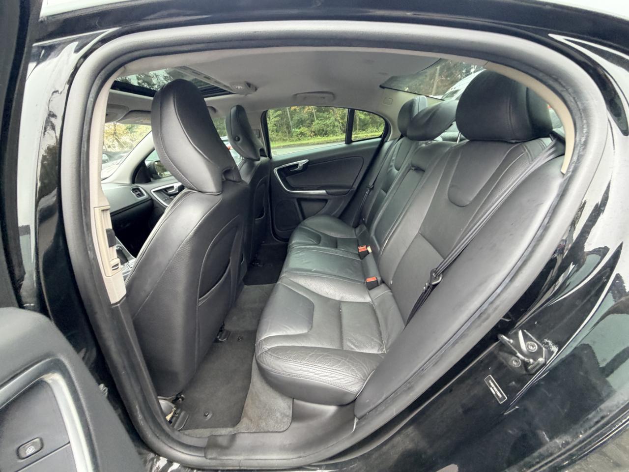 Volvo S60 FWD 4dr Sdn T5 2012