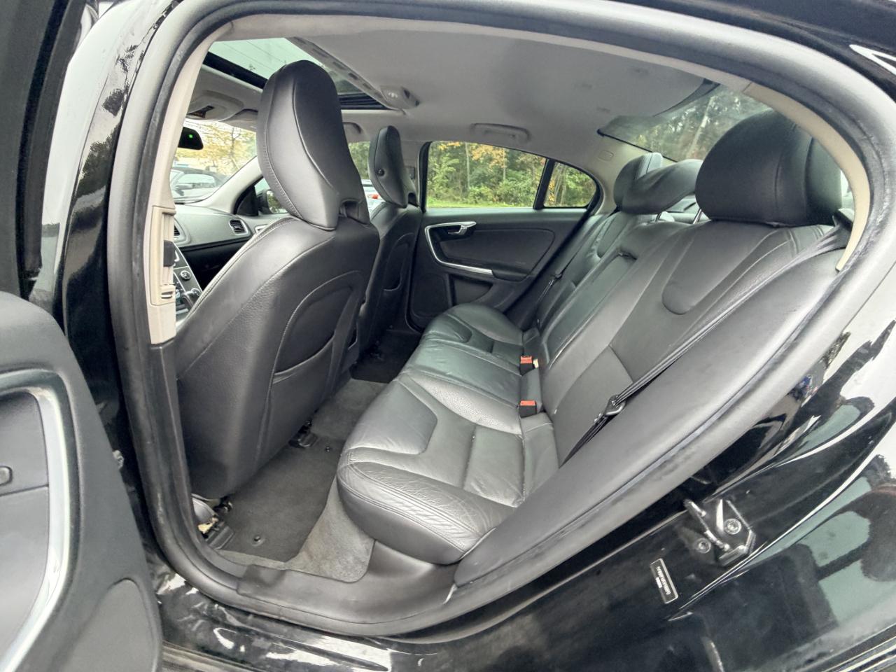 Volvo S60 FWD 4dr Sdn T5 2012