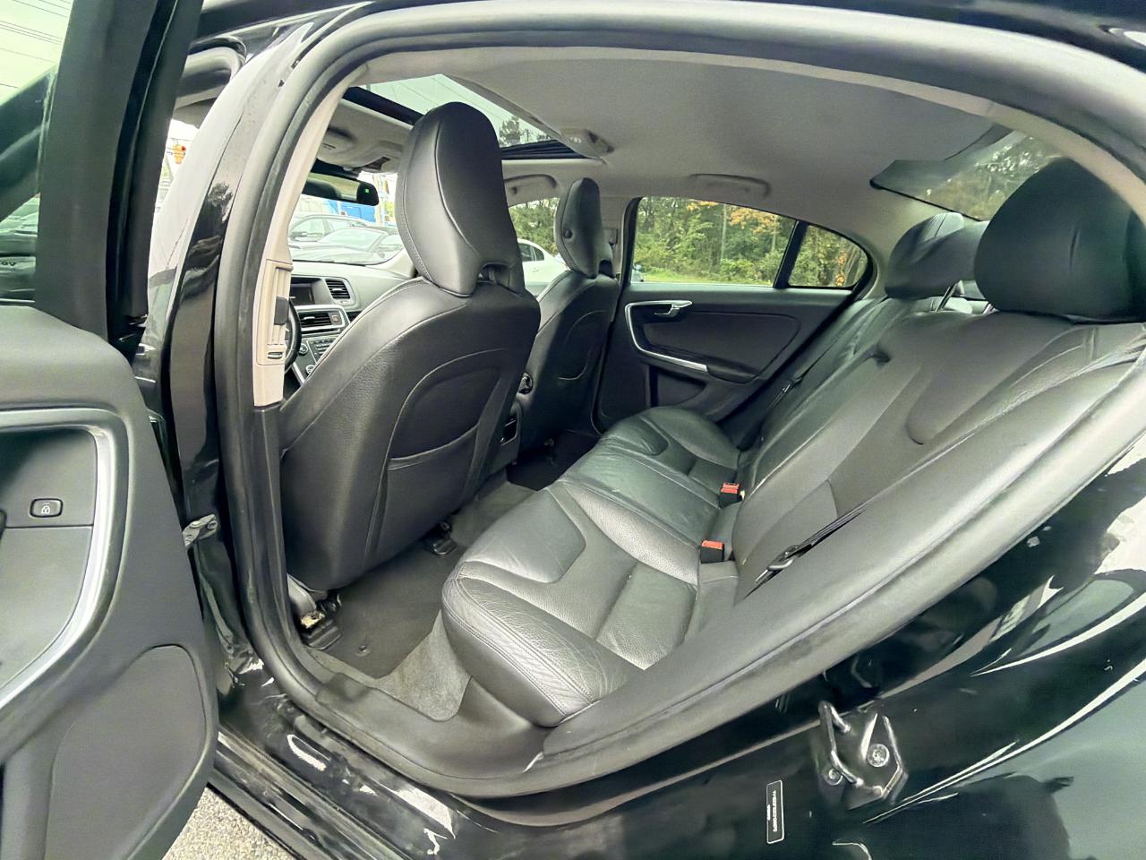 Volvo S60 FWD 4dr Sdn T5 2012