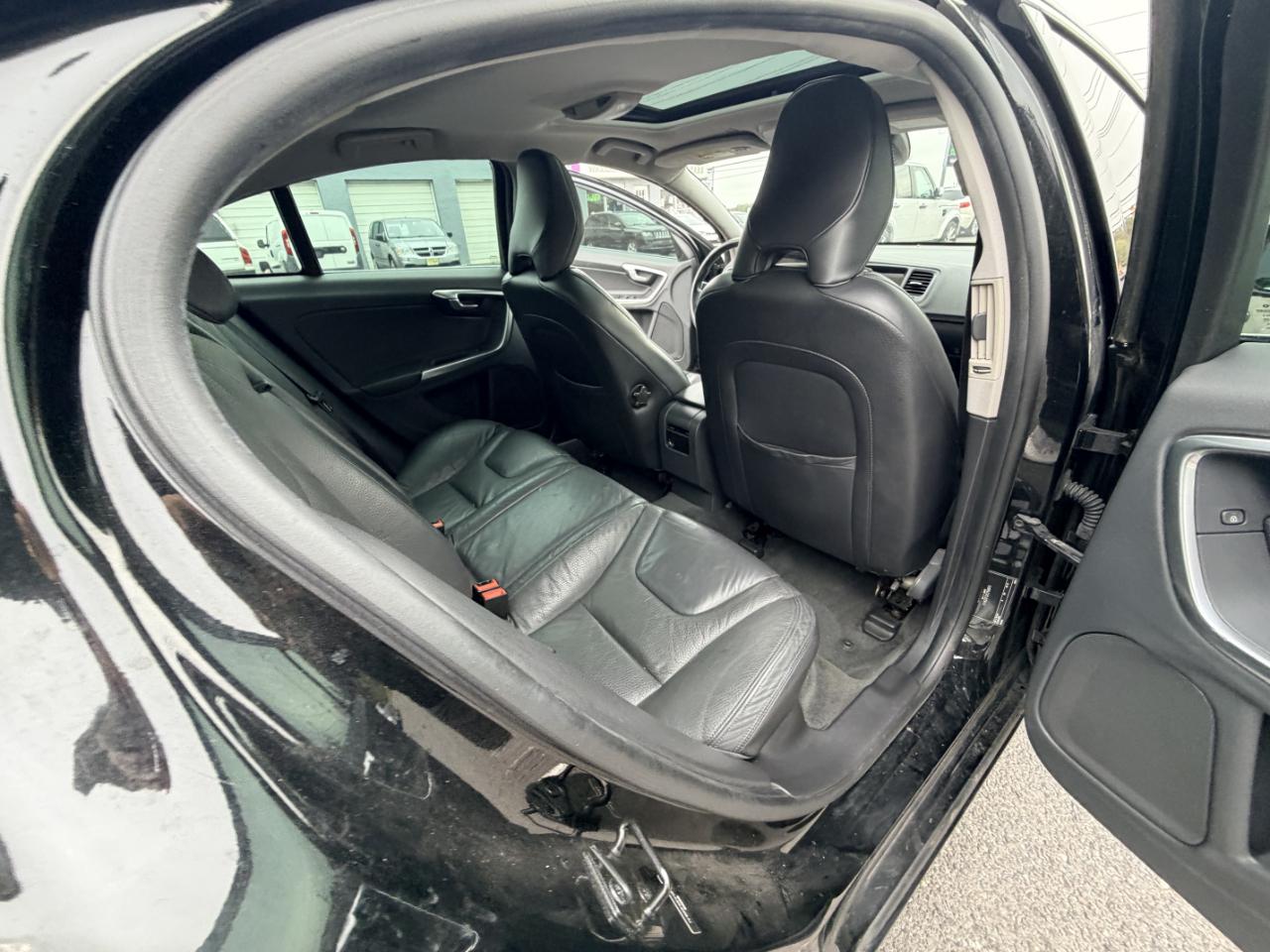 Volvo S60 FWD 4dr Sdn T5 2012
