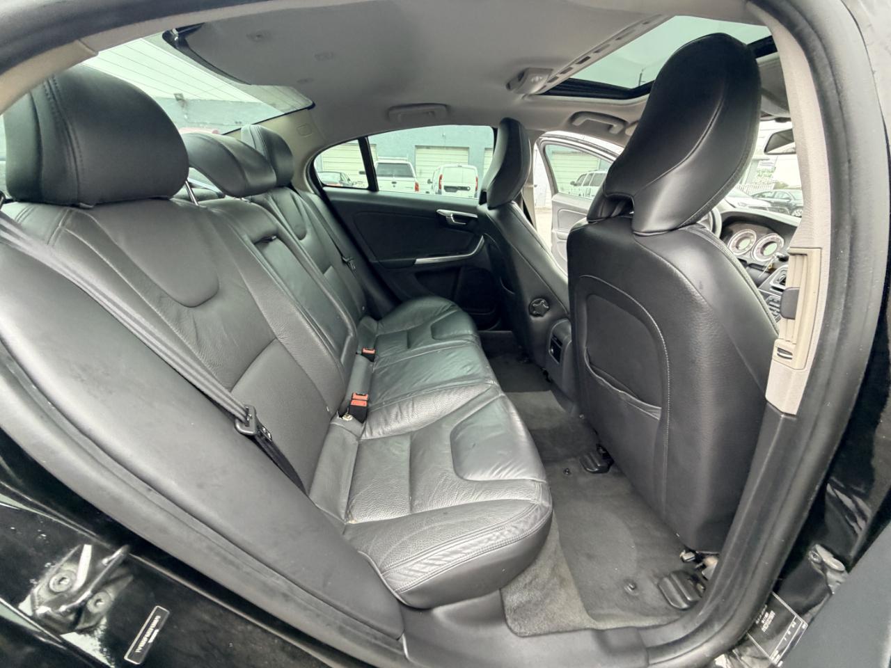 Volvo S60 FWD 4dr Sdn T5 2012