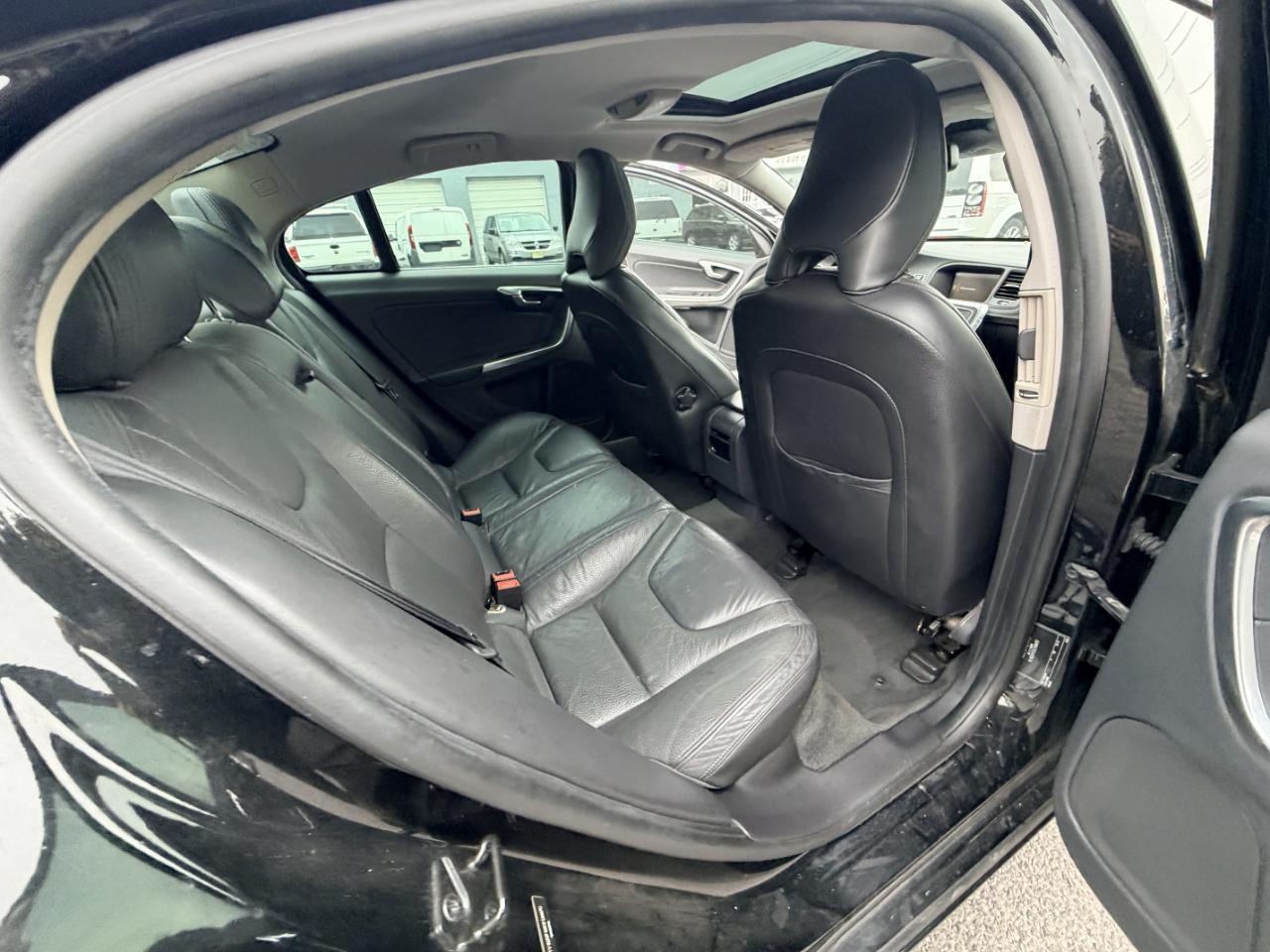 Volvo S60 FWD 4dr Sdn T5 2012