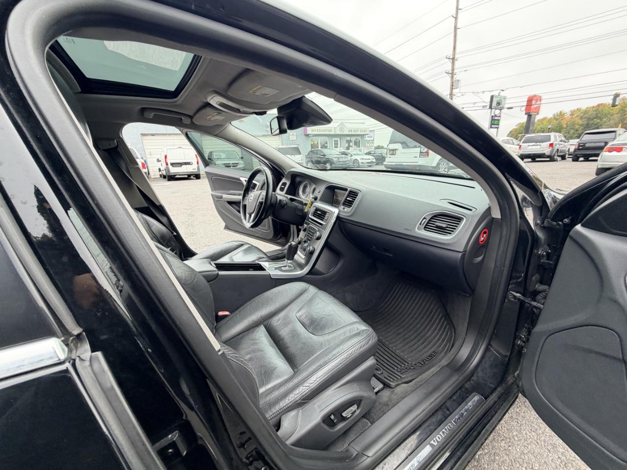 Volvo S60 FWD 4dr Sdn T5 2012