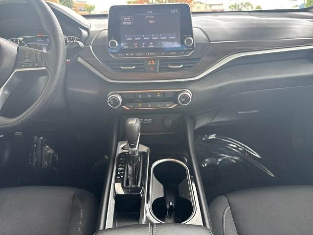 Nissan Altima 2.5 SV Sedan 2024