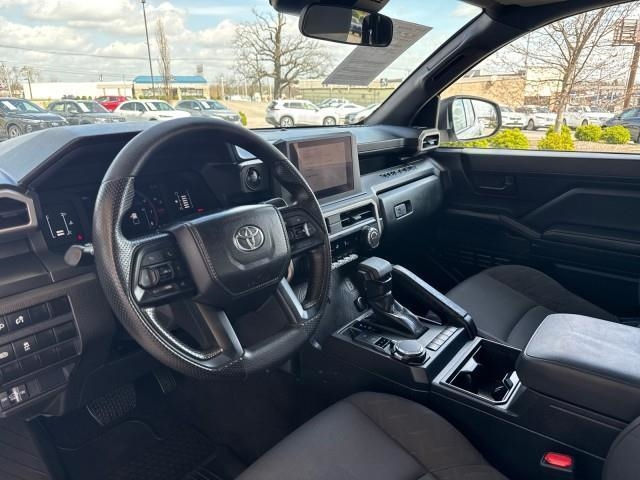 Toyota Tacoma 4WD SR Double Cab 5' Bed AT (Natl) 2024