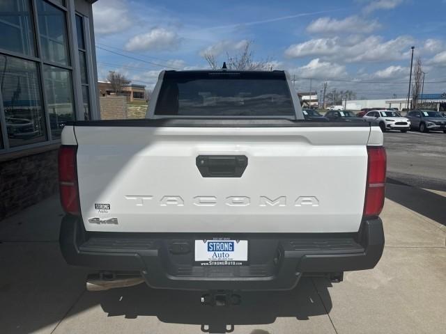 Toyota Tacoma 4WD SR Double Cab 5' Bed AT (Natl) 2024