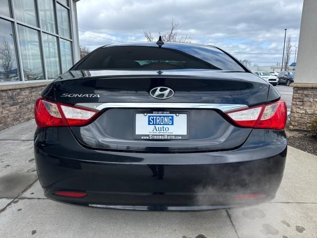 Hyundai Sonata 4dr Sdn 2.4L Auto GLS 2011