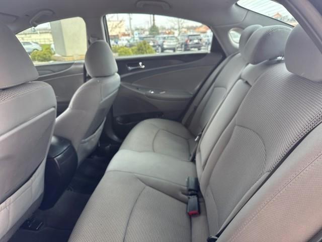 Hyundai Sonata 4dr Sdn 2.4L Auto GLS 2011