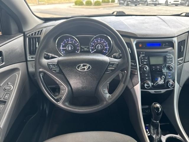 Hyundai Sonata 4dr Sdn 2.4L Auto GLS 2011