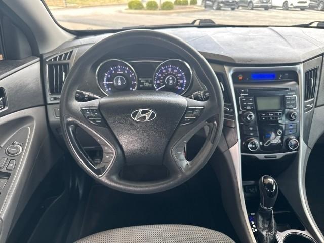 Hyundai Sonata 4dr Sdn 2.4L Auto GLS 2011