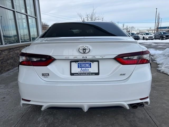 Toyota Camry Hybrid SE Nightshade CVT (Natl) 2023