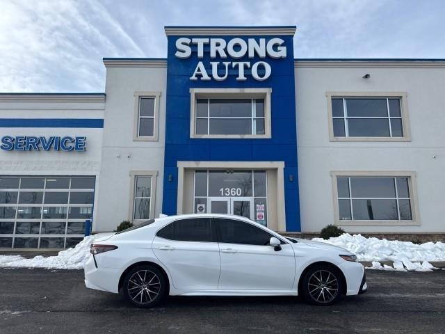 Toyota Camry Hybrid SE Nightshade CVT (Natl) 2023