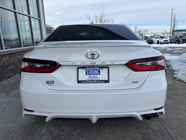 Toyota Camry Hybrid SE Nightshade CVT (Natl) 2023