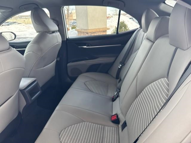 Toyota Camry Hybrid SE Nightshade CVT (Natl) 2023