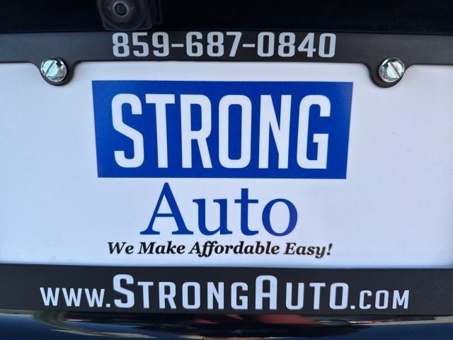 Toyota Camry SE Auto (Natl) 2024