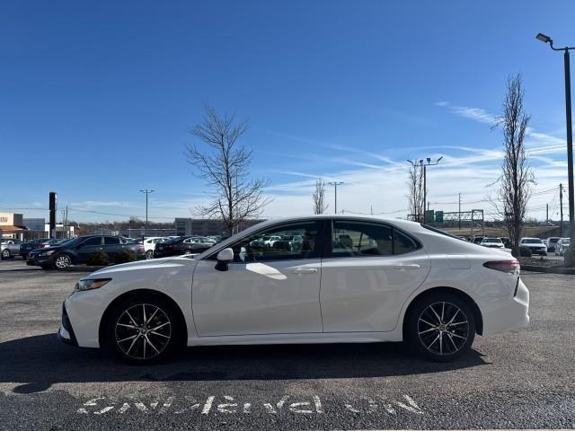 Toyota Camry SE Auto (Natl) 2024