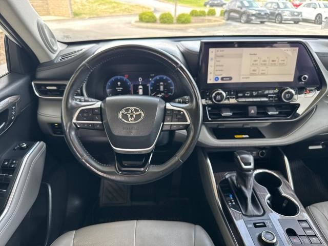 Toyota Highlander Platinum AWD (Natl) 2023