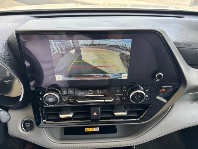 Toyota Highlander Platinum AWD (Natl) 2023