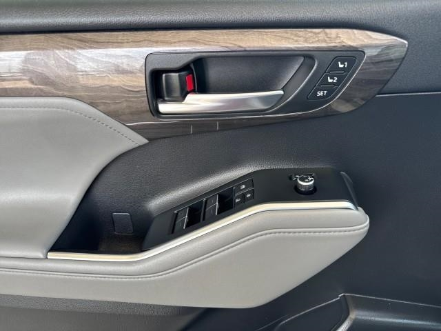 Toyota Highlander Platinum AWD (Natl) 2023