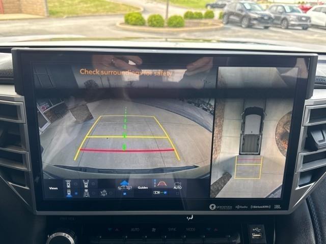 Toyota Tundra 4WD Platinum CrewMax 5.5' Bed (Natl) 2024