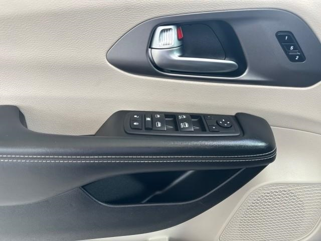 Chrysler Pacifica Touring L FWD 2023