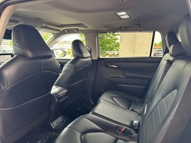 Toyota Highlander Platinum AWD (Natl) 2023