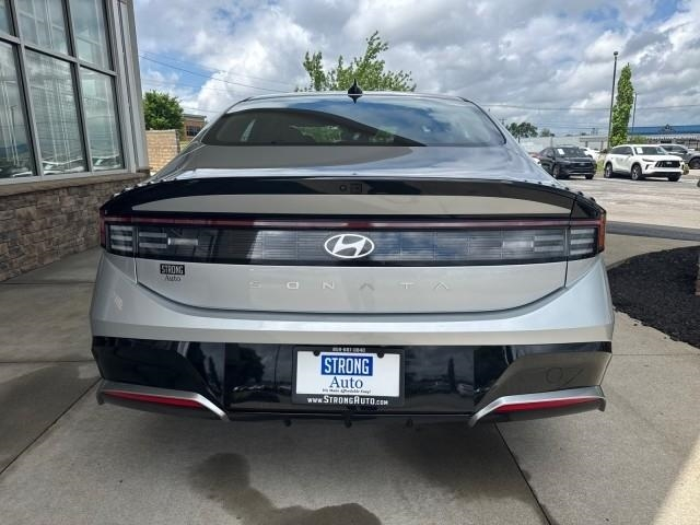 Hyundai Sonata SEL FWD 2025