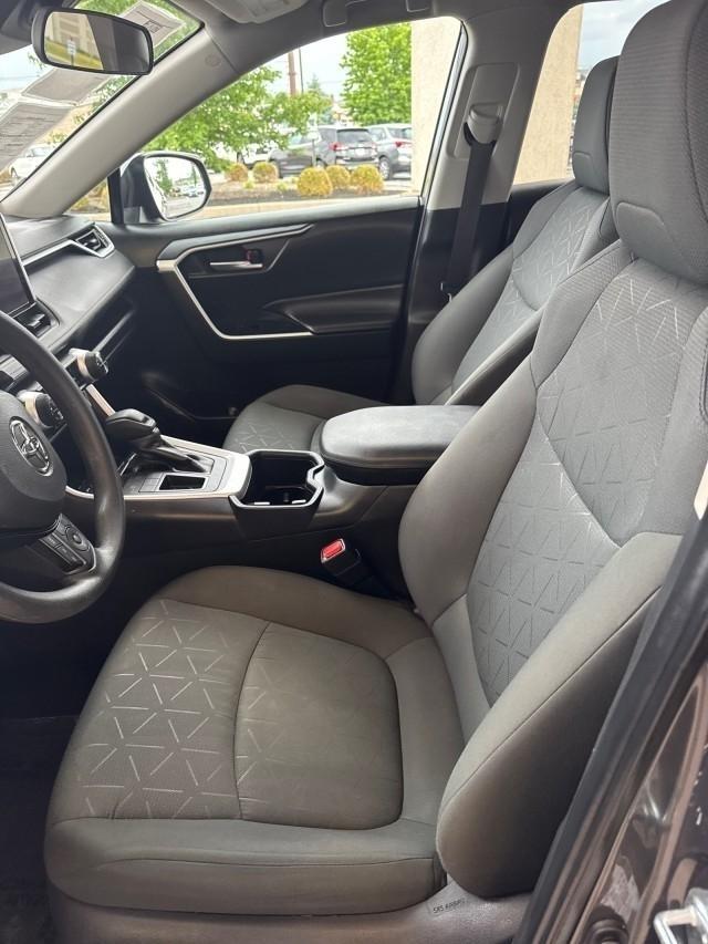 Toyota RAV4 XLE FWD (Natl) 2024