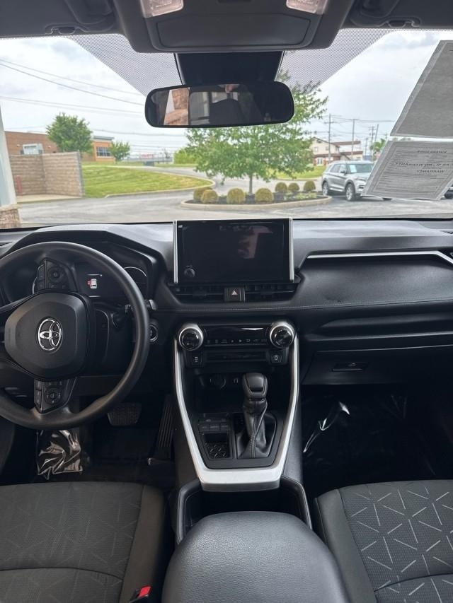 Toyota RAV4 XLE FWD (Natl) 2024