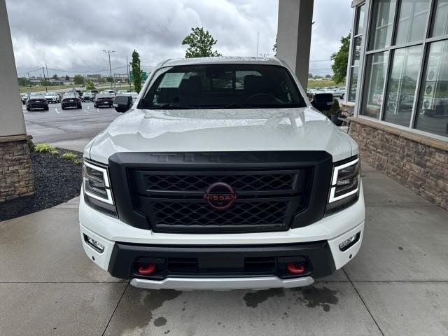 Nissan Titan 4x4 Crew Cab PRO-4X 2024