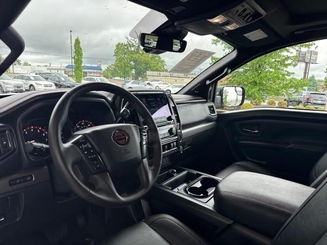 Nissan Titan 4x4 Crew Cab PRO-4X 2024