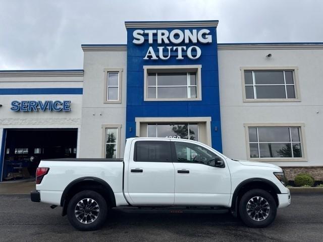 Nissan Titan 4x4 Crew Cab PRO-4X 2024