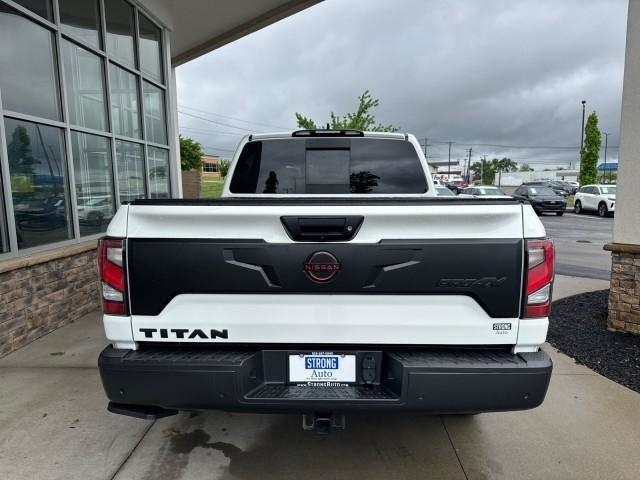 Nissan Titan 4x4 Crew Cab PRO-4X 2024
