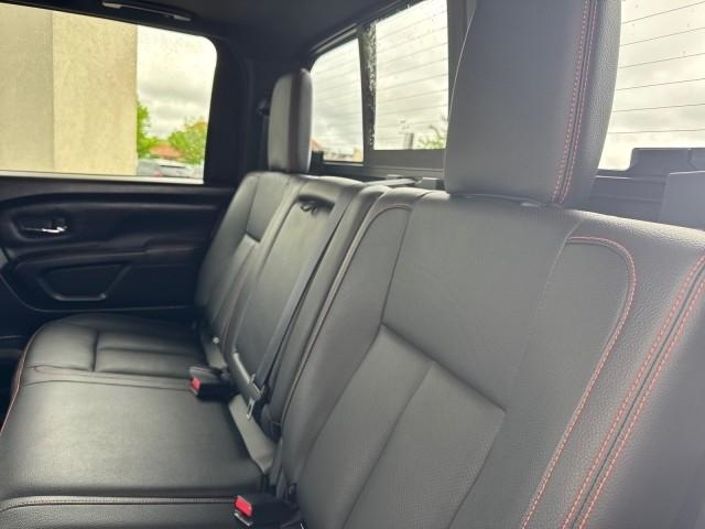 Nissan Titan 4x4 Crew Cab PRO-4X 2024
