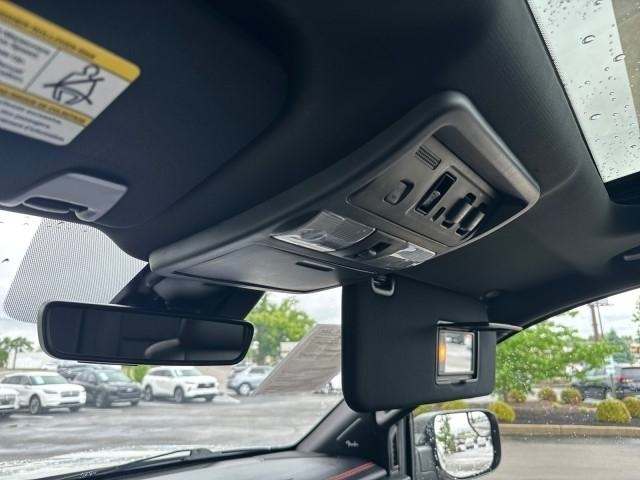 Nissan Titan 4x4 Crew Cab PRO-4X 2024